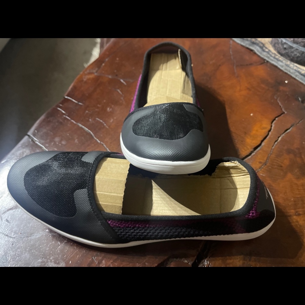 Teva size 11 Narrow waterproof ballerina summer shoes